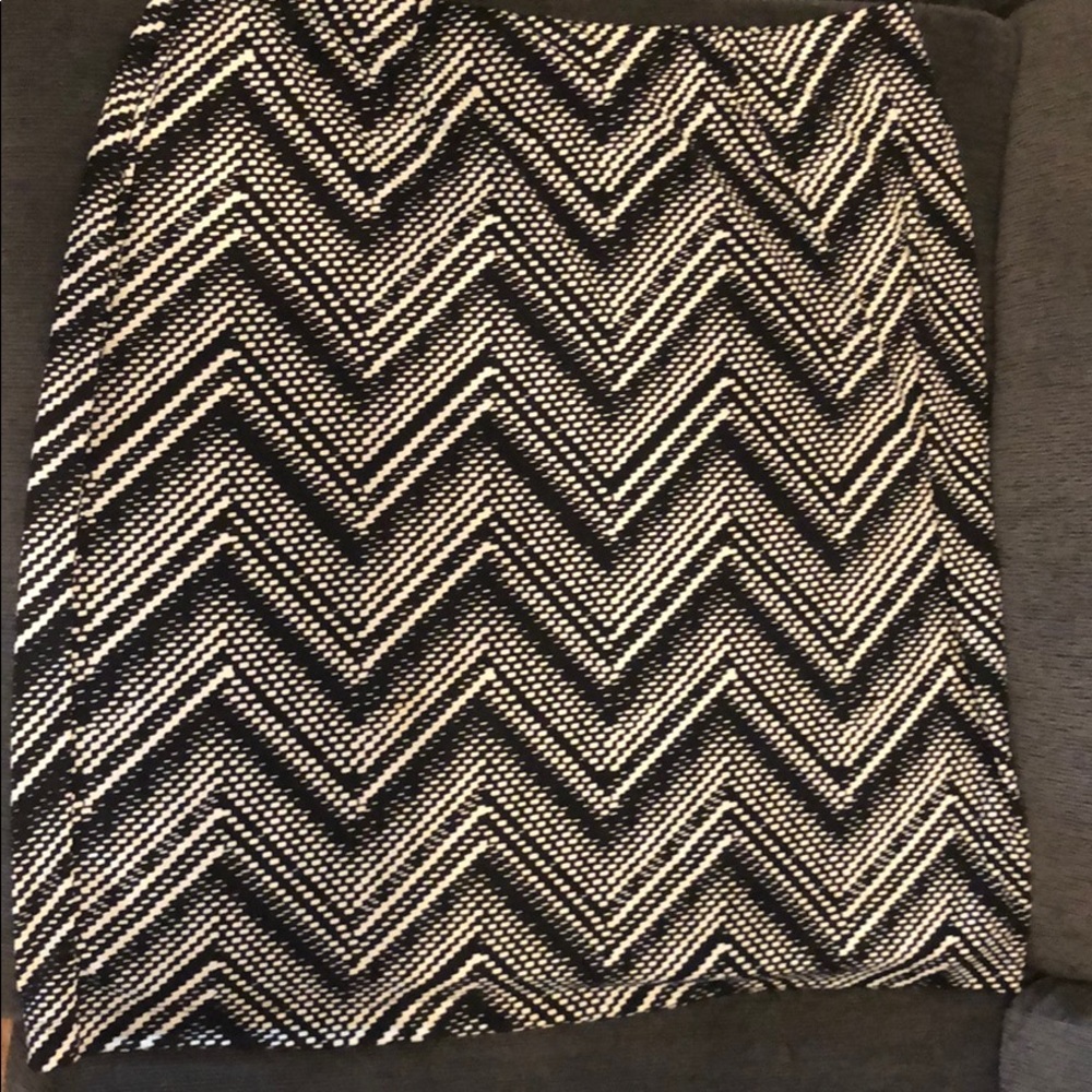 Skirt, black and white.